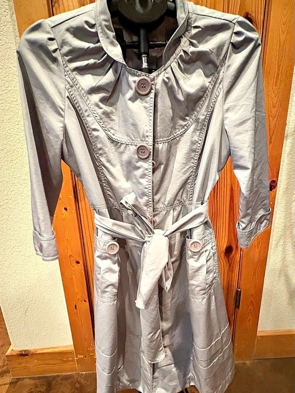 Romeo & Juliet Couture Gray/Silver Trench Coat M Ruffle Pleated Collar Belted
